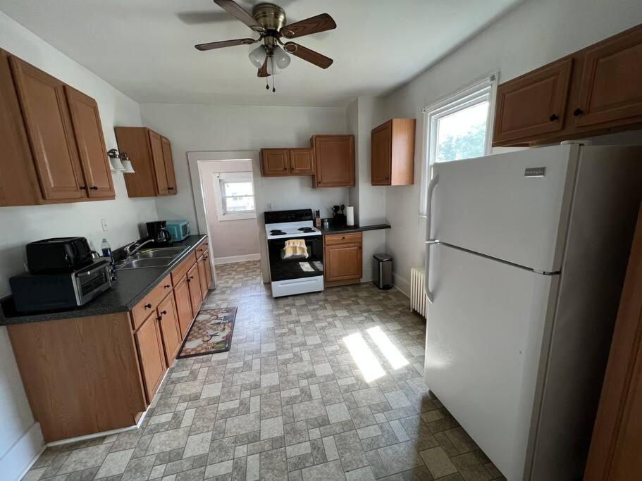 The Purple Door Apt In The Heart Of Radford City Extérieur photo