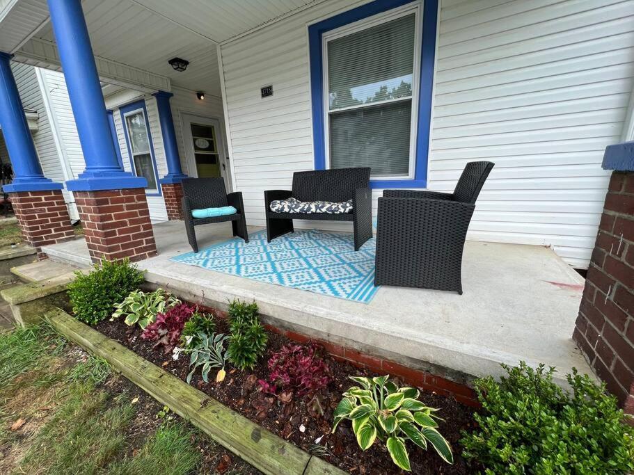 The Purple Door Apt In The Heart Of Radford City Extérieur photo