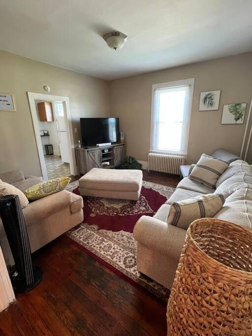 The Purple Door Apt In The Heart Of Radford City Extérieur photo