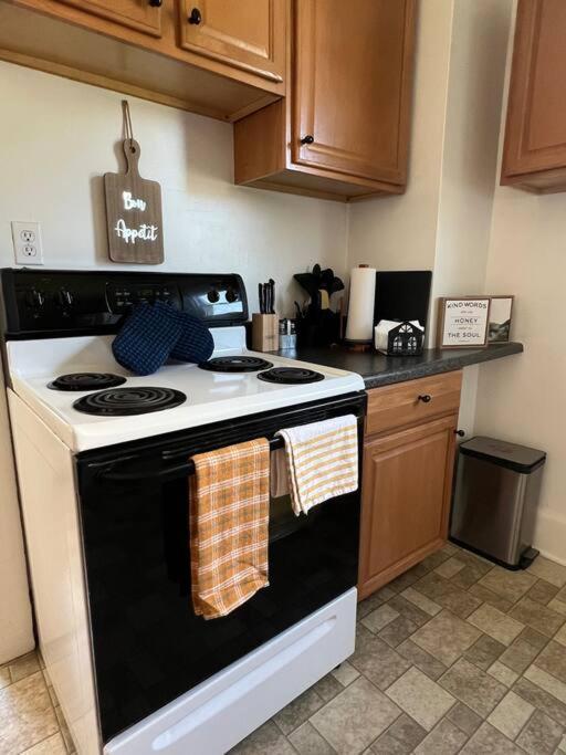 The Purple Door Apt In The Heart Of Radford City Extérieur photo