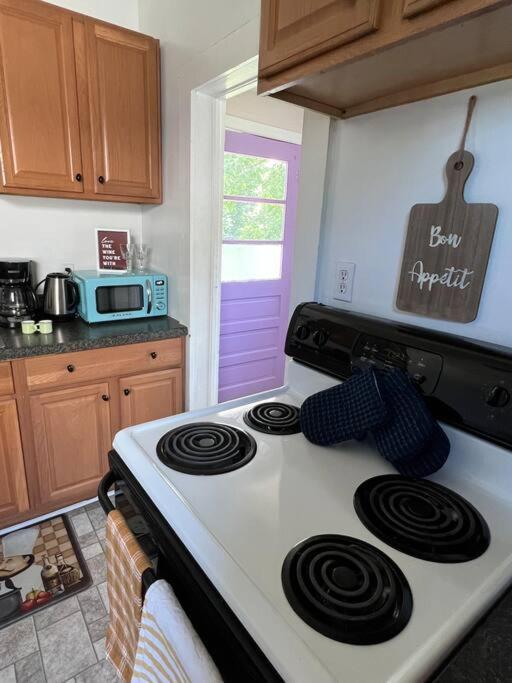The Purple Door Apt In The Heart Of Radford City Extérieur photo