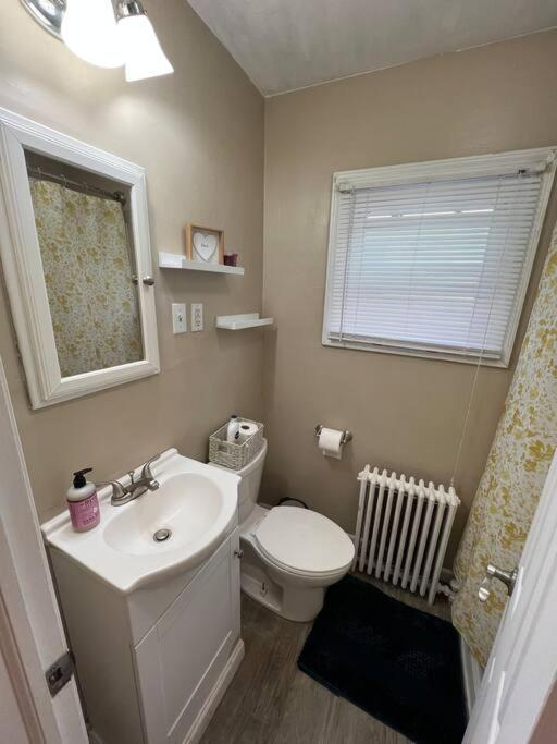 The Purple Door Apt In The Heart Of Radford City Extérieur photo